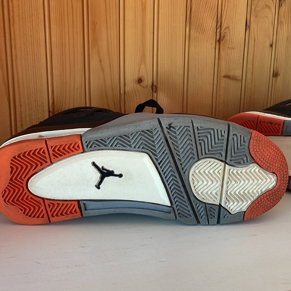 🔥DEAL🔥 Air Jordan Sneakers in Black and Orange - Picture 2 of 8